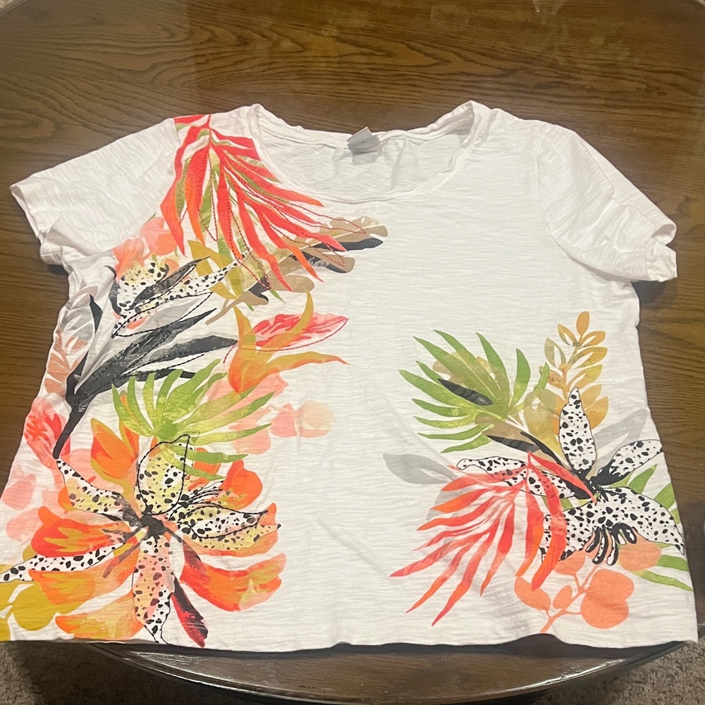 Chico's Classic White Top tropical